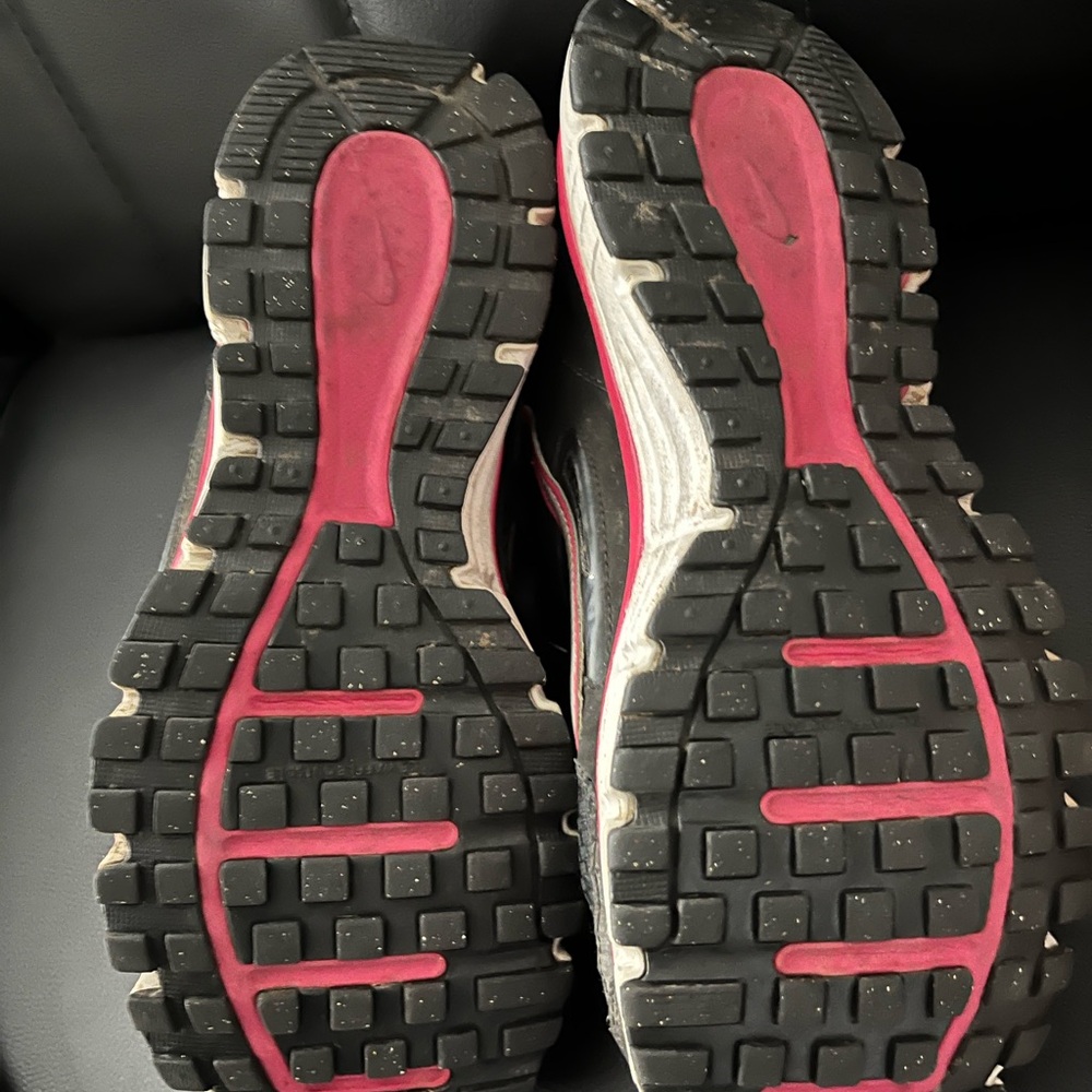Nike Black and Hot Pink Athletic Sneakers with Silver Swoosh - Picture 8 of 14